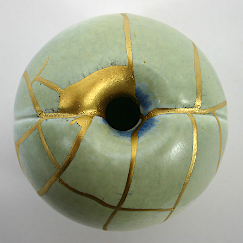Kugelvase mit Loch Kintsugi